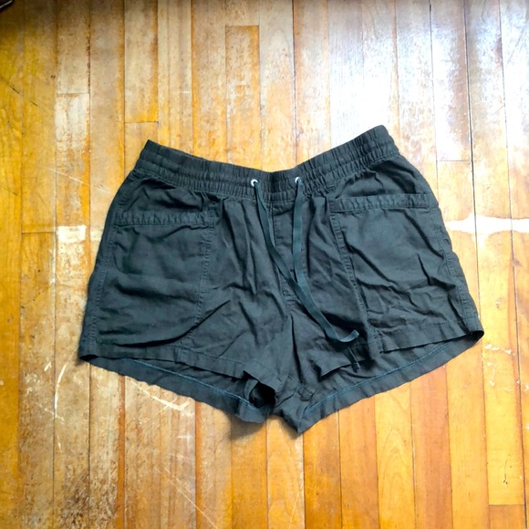 Gap ladies linen shorts, Olive Green - Picture 1 of 7